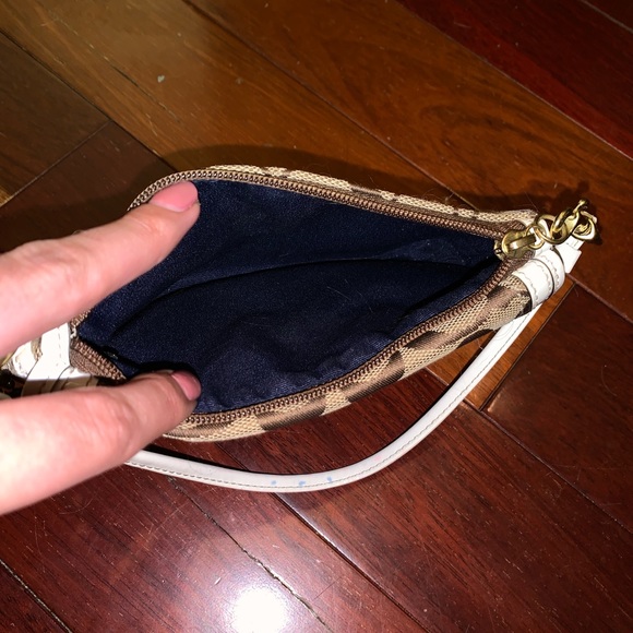 Authentic Coach Wrislet clutch - Picture 4 of 5